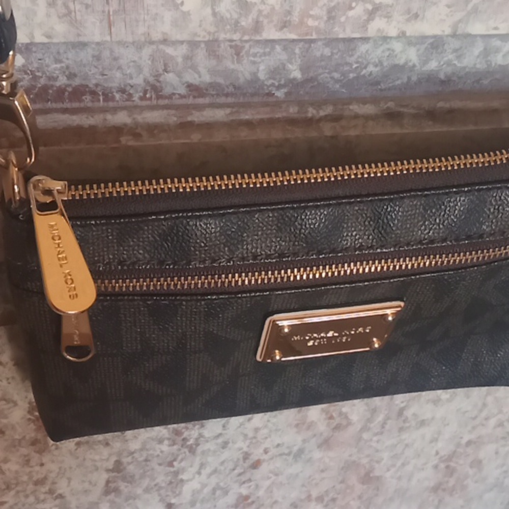Michael Kors Black and Brown Logo Crossbody Bag - Picture 4 of 10